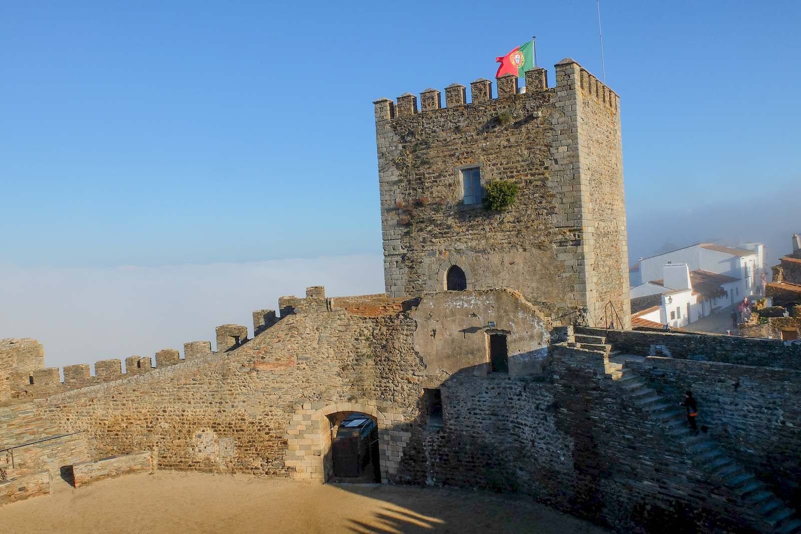Castillo de Monsaraz. Ruta 4x4 Portugal con Terranatur