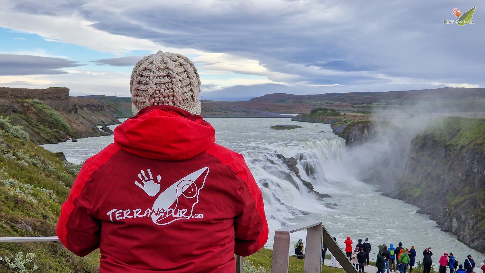 Más cascadas en Islandia