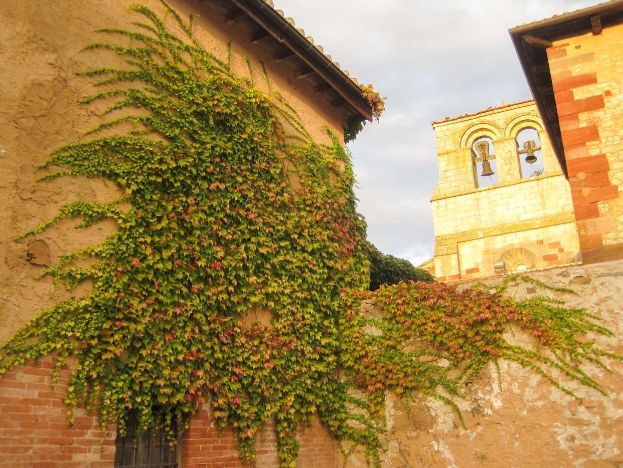 Detalle de la iglesia del Convento de Mave. 