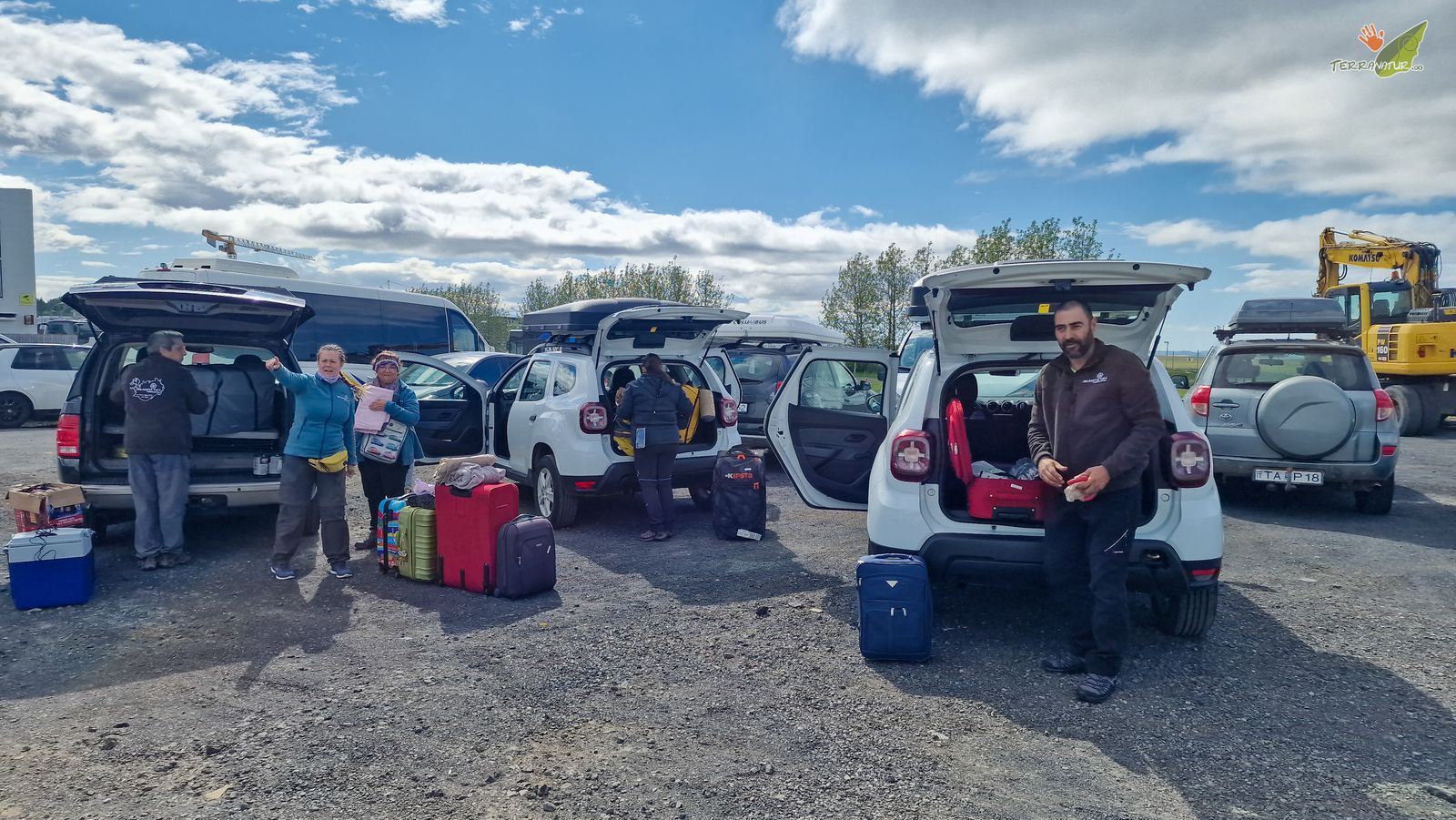 Preparando la salida en la exploración de Islandia