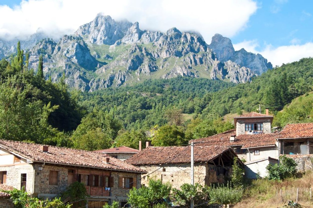 Posada Rural "Peñas Arriba", Lon, Valle del Liébana. Pueblo de Lon