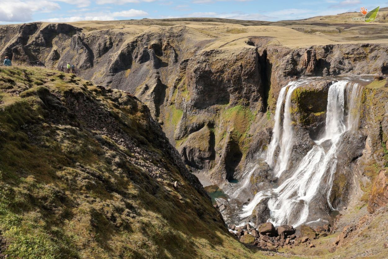 Cascada impresionante perdida en Islandia