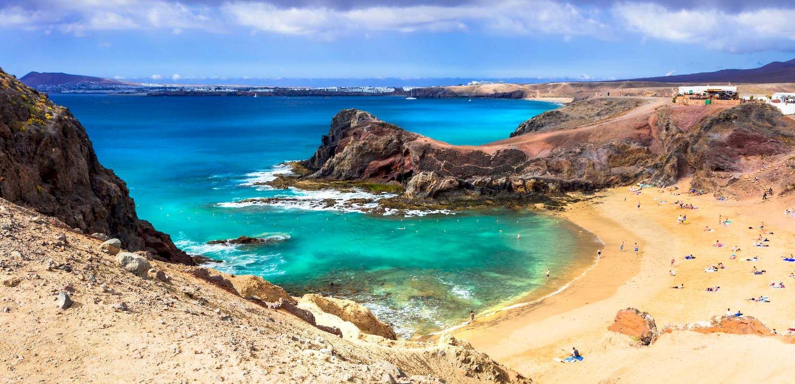 Cala Papagayo en Lanzarote. Catamarán con Terranatur