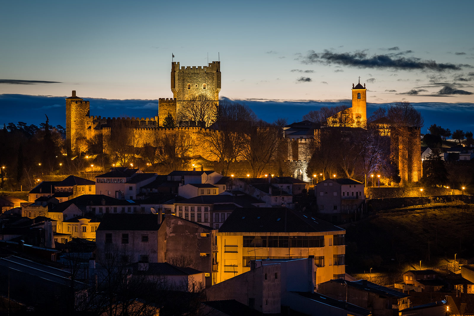 Braganca por la noche
