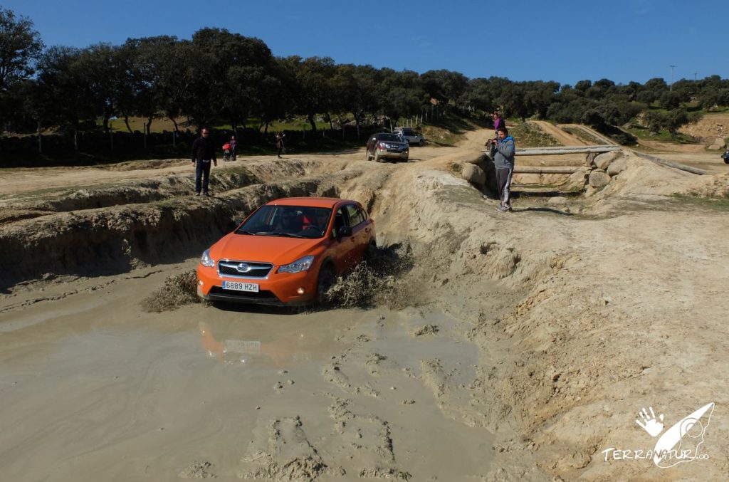 Subaru en poza del circuito 4x4 de Segurilla con Terranatur