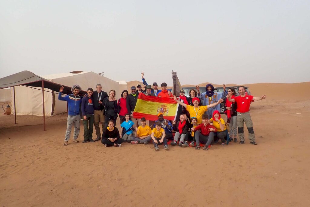 españoles en las dunas