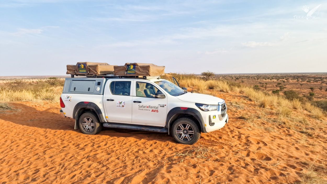 Vehículo Toyota Hilux camper para expedición